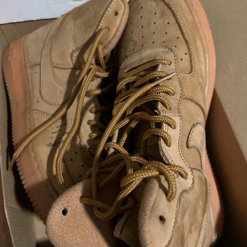 High top Nike